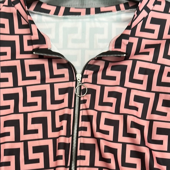 Geometric Patterned Brown Top with Zipper - Picture 4 of 5